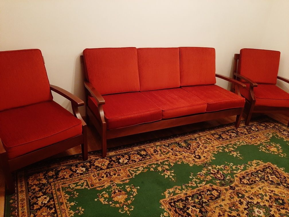 Дубовый диван с креслом