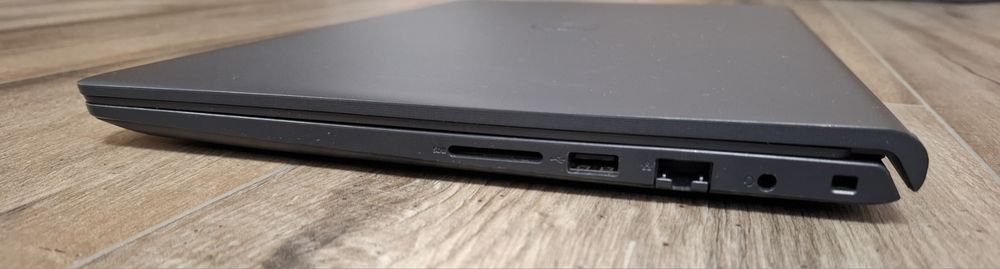 15,6 " Dell Vostro | 3520 I5 1235U | 16GB | 256 SSD |