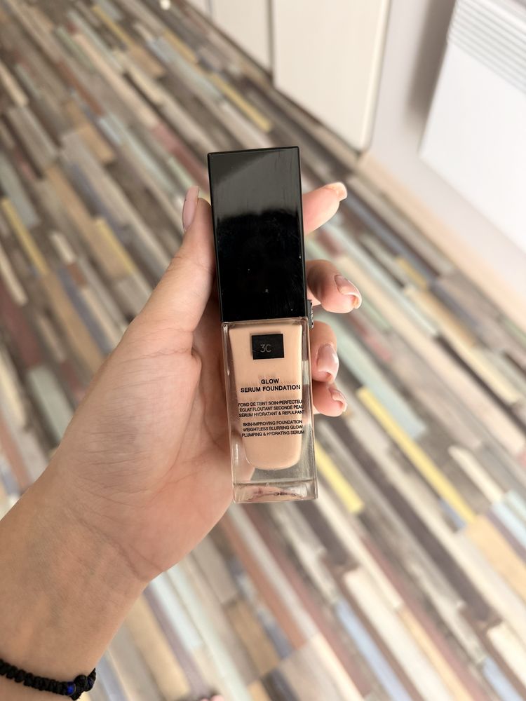 Фондьотен Givenchy