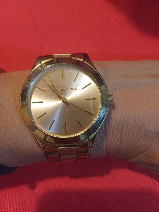 Продавам оригинален часовник Michael Kors