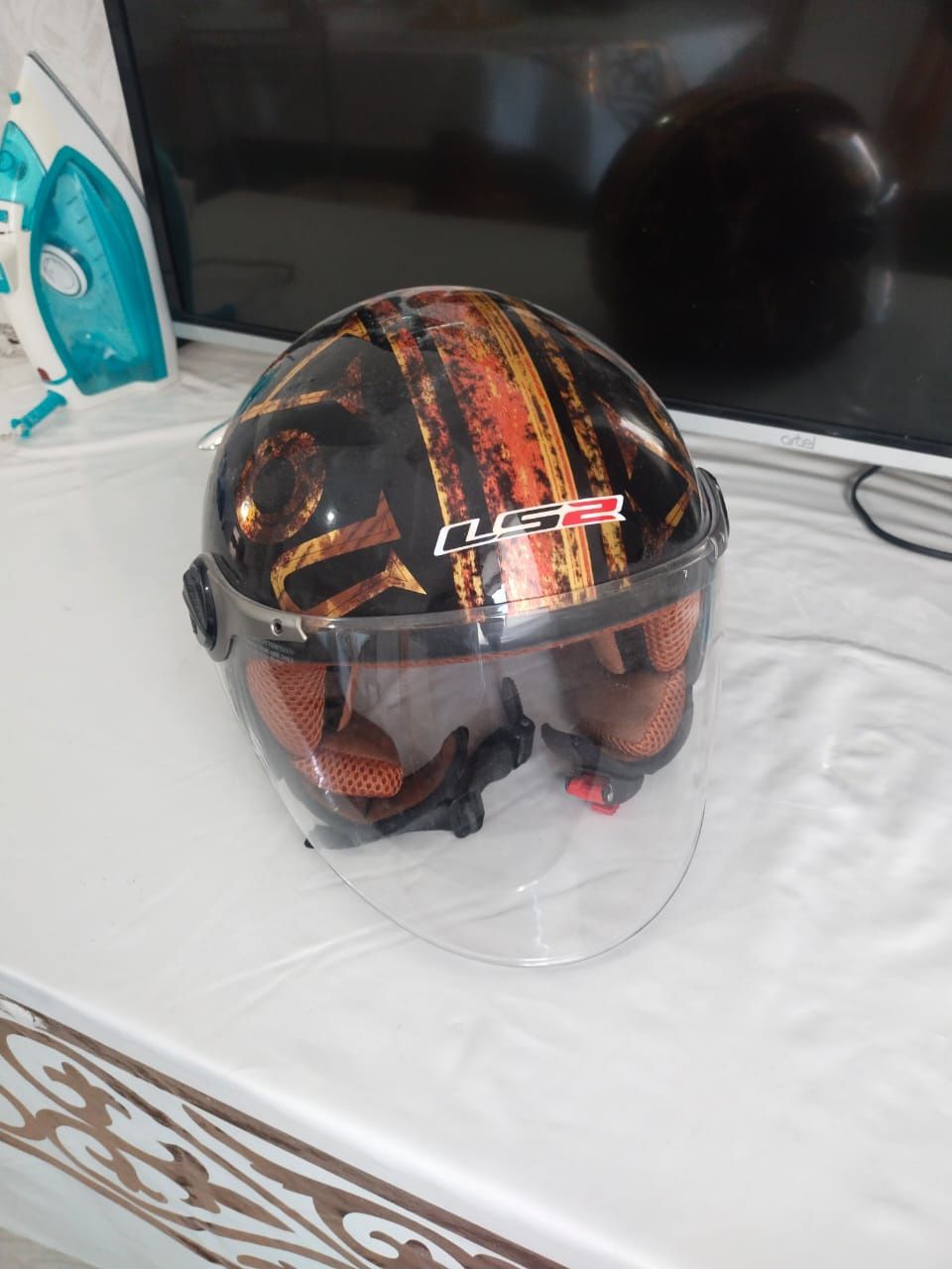 Продам шлем для мопеда и мотоцикла