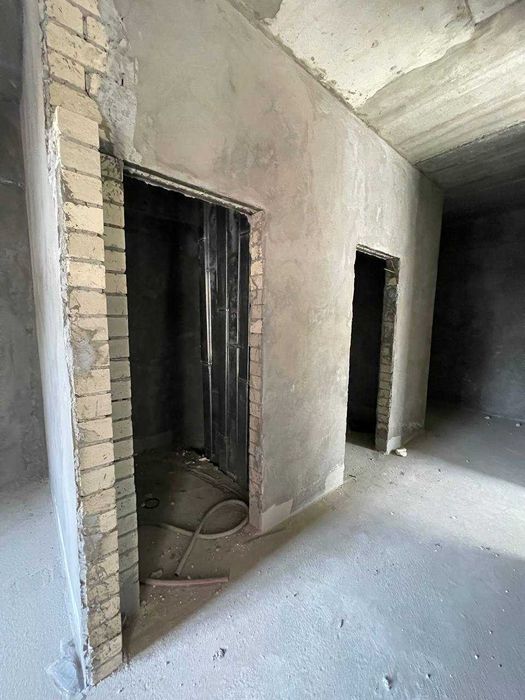 Новостройка Махтумкули 4 комнат коробка 140 кв.м. +мансарда