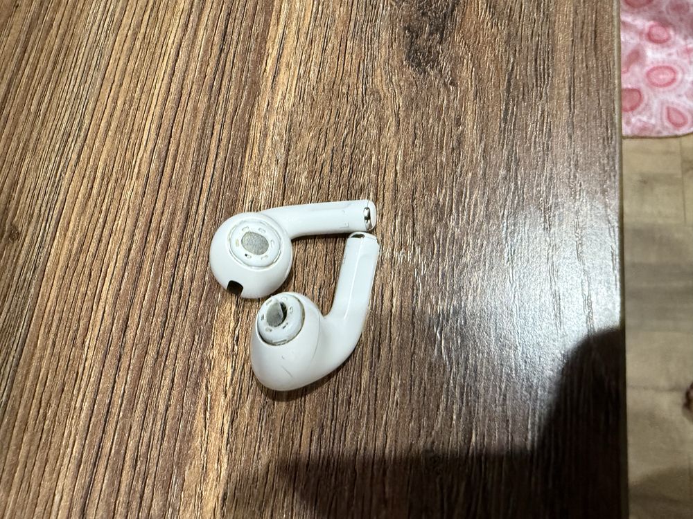 Продаю AirPods Pro (б/у)