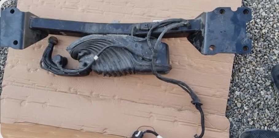 Vând Cârlig remorcare electric original Audi Q7 4M 2016