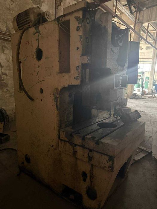 Кривошипношатунный пресс усилием 100 тонн