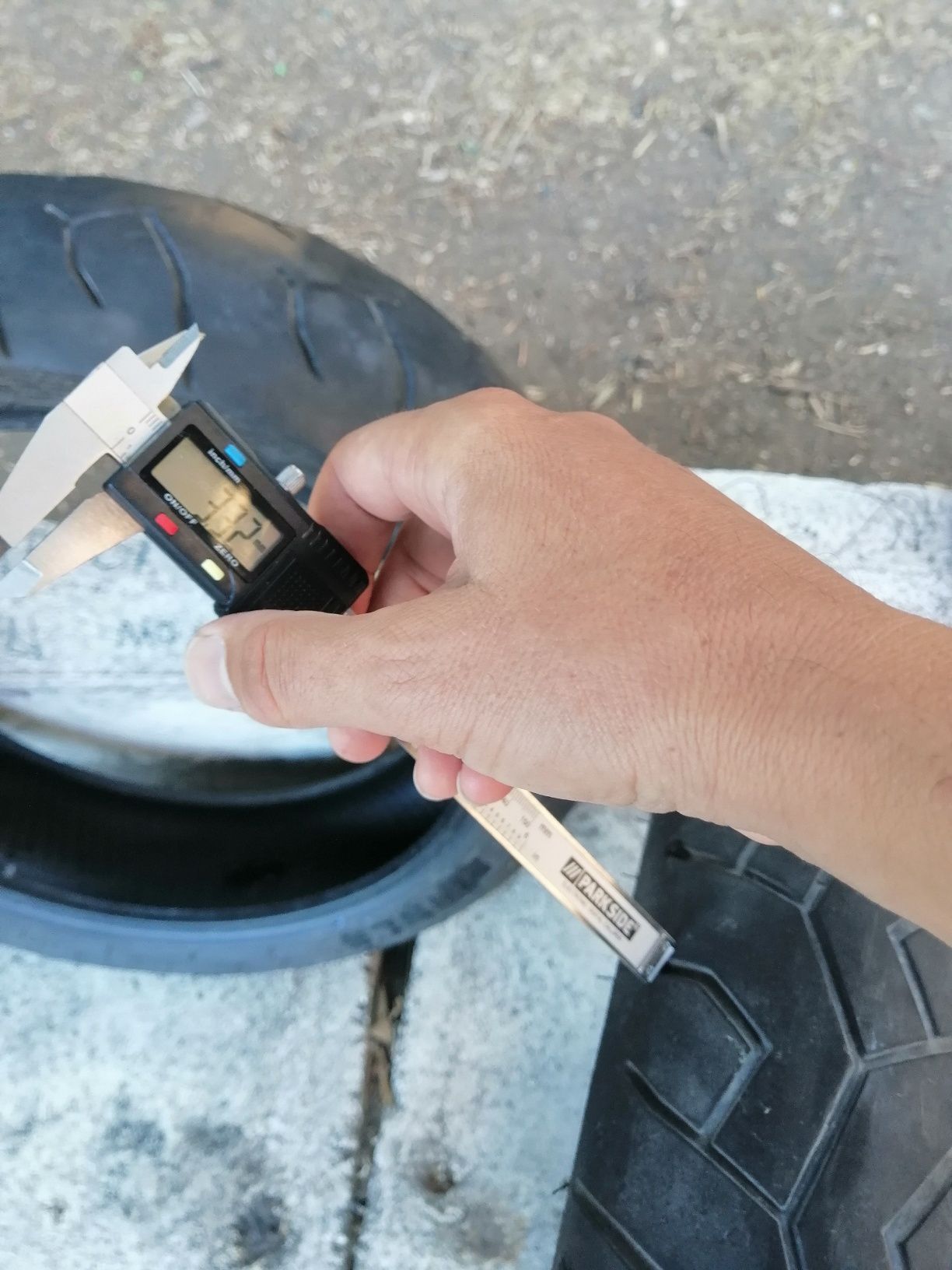 Комплект гуми Pirelli Diablo 120x70x17 и 160x60x17 ДОТ 4018