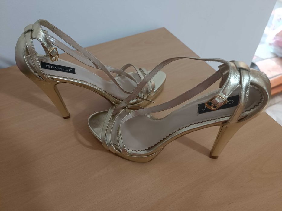 Vând sandale marca Gemelli