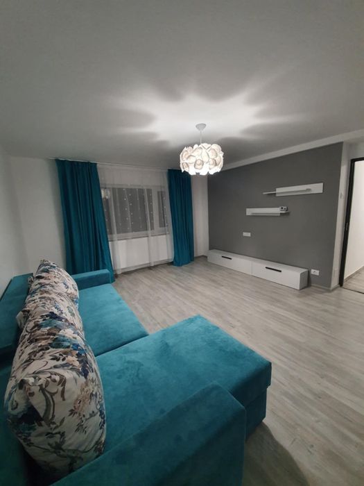 Ofer spre închiriere apartament cu 2 camere Comănești