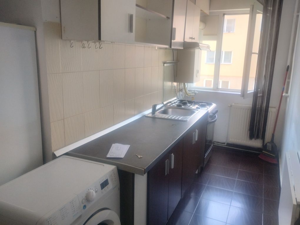 Închiriez ap 2 camere zona Andrei Muresanu