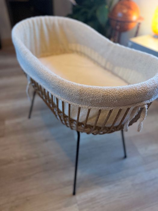 Бебешка плетена кошара