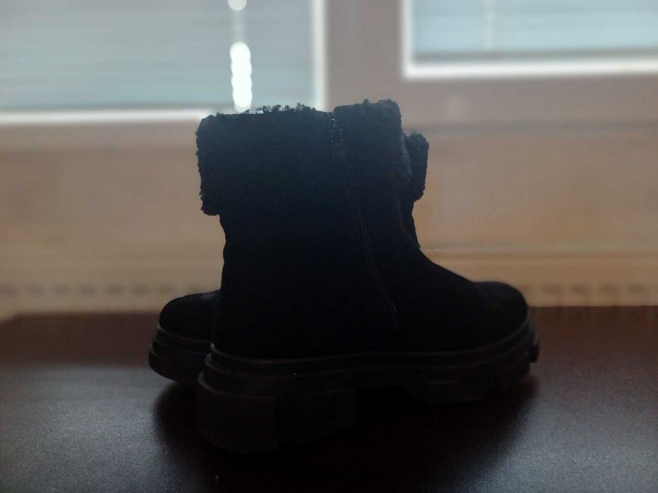 Продавам зимни боти, неразличими от нови.