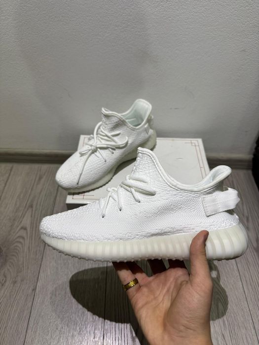 Yeezy 350: Cream White