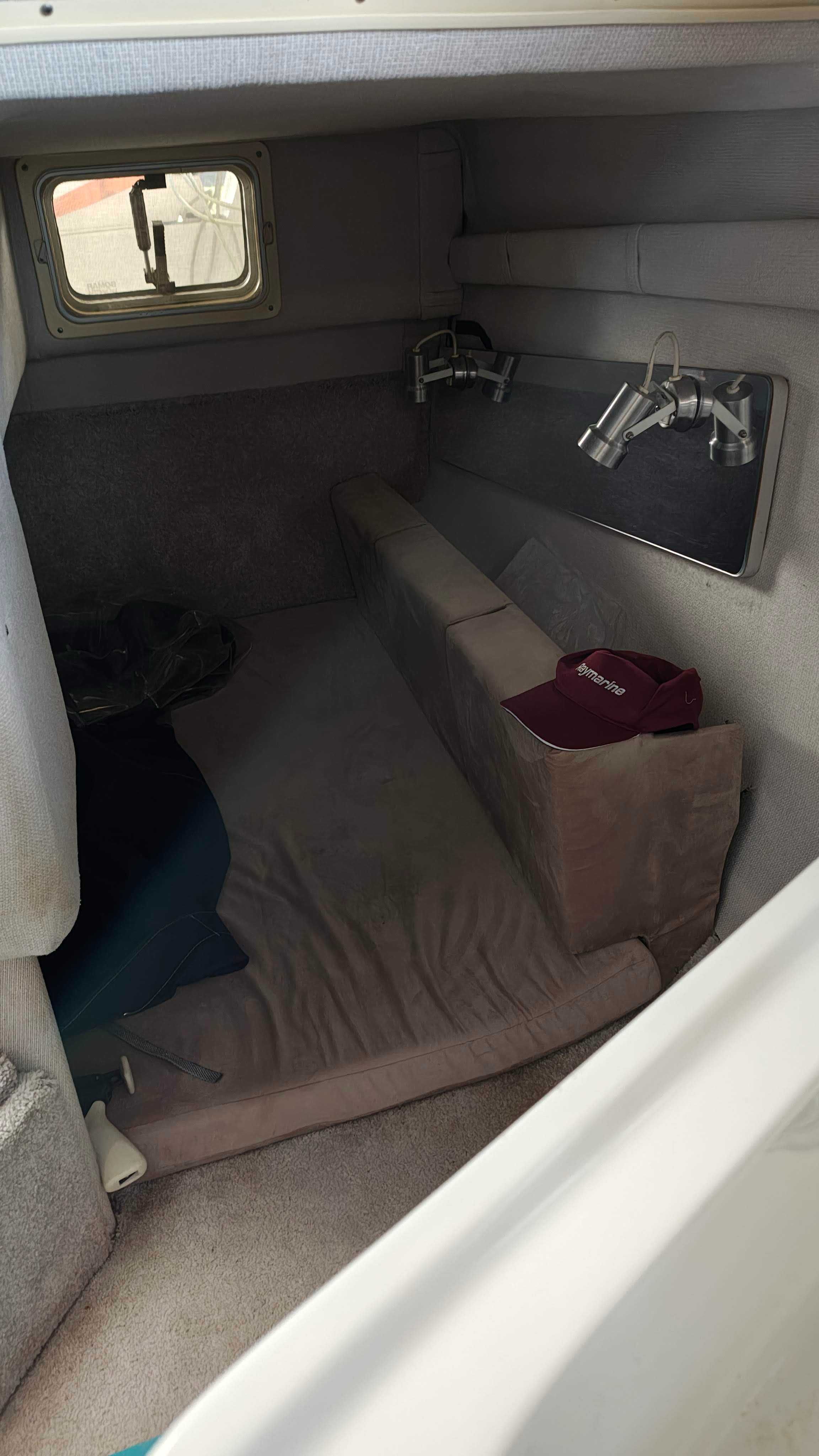 Продавам моторна яхта Rinker Cabin