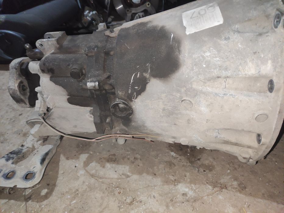 Продавам ръчна скоростна кутия mercedes Benz C class