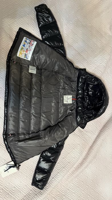 Moncler куртка новая
