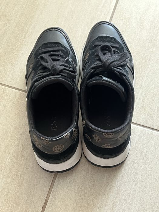 Adidasi guess impecabili