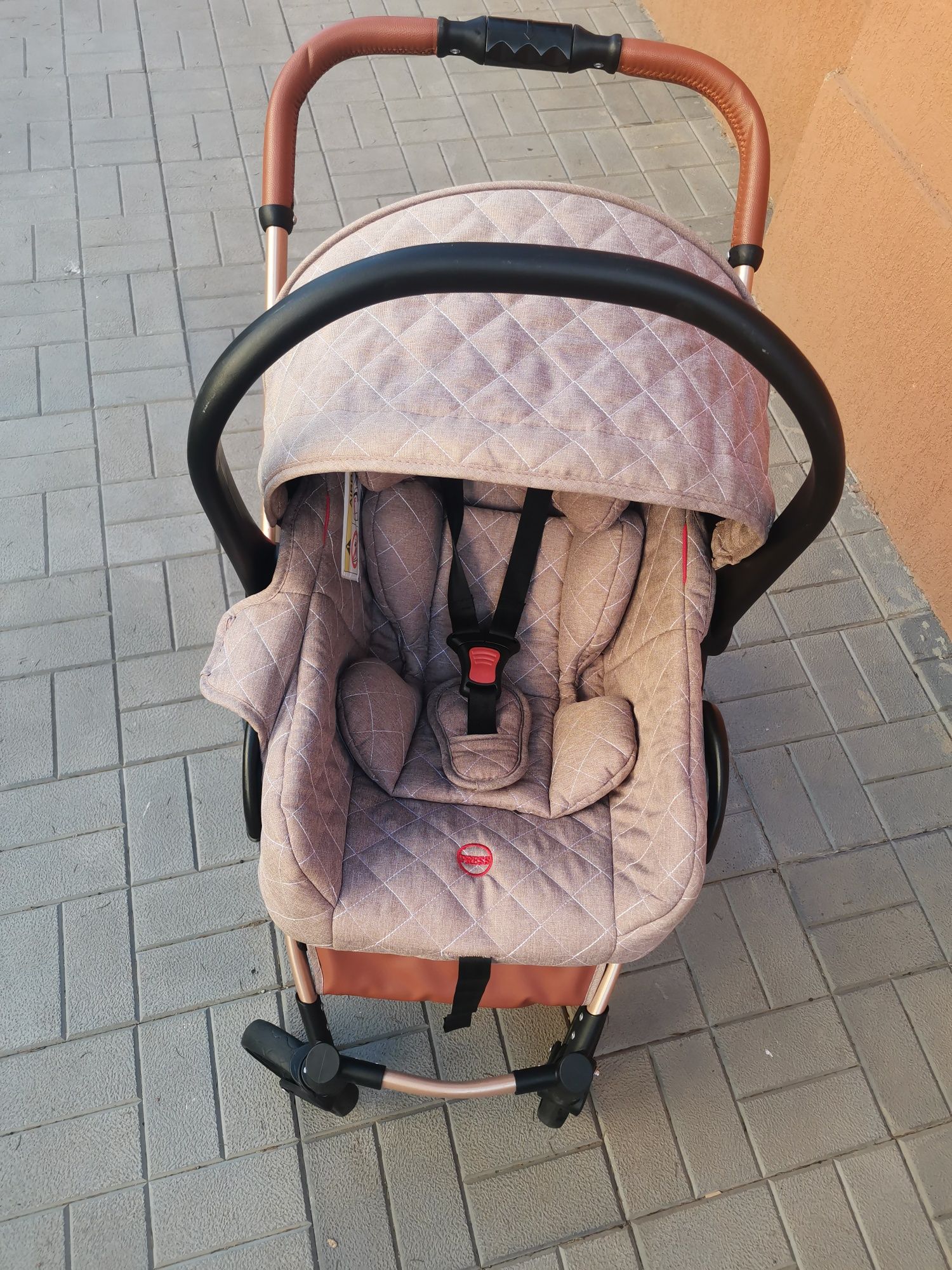 Cărucior bebeluși impecabil