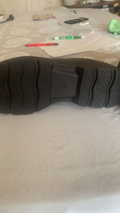 Продам ботинки мужские