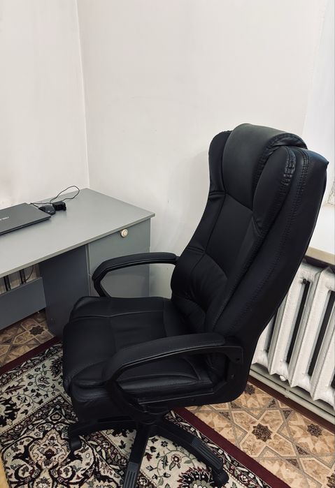 Кожаное кресло как новое