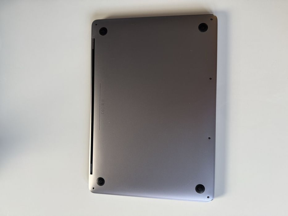 Mac book pro 13 inch 2017 8GB