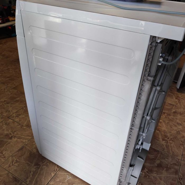 Сушилня AEG TR818A4E, 8 кг, Инверторен мотор, Термопомпа