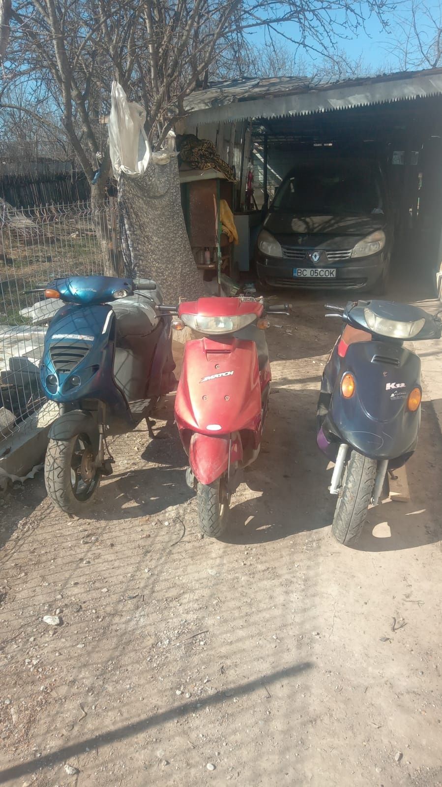 Vând scuter!(1000 RON per bucata)
Vând 3 scutere în stare bună