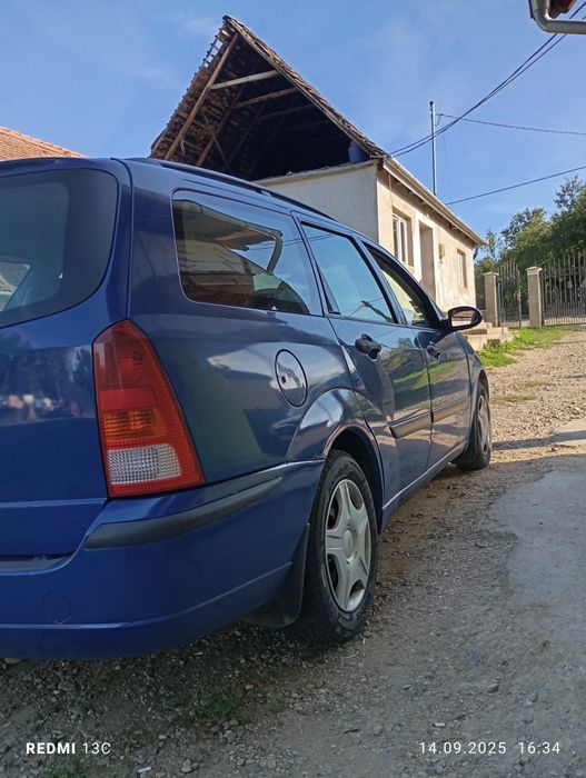 Vând Ford focus 1.6 benzina