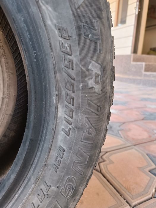 Продам комплект зимних шин