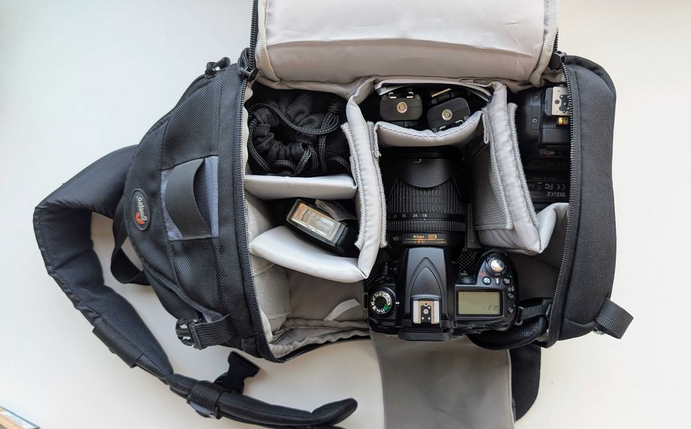 KIT FOTO COMPLET Nikon D90, 2 Obiective (50mm 1.8G inclus) + 2 x Flash