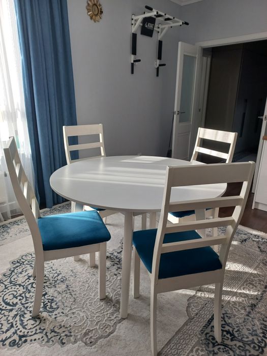 Продам стол и 4 стула