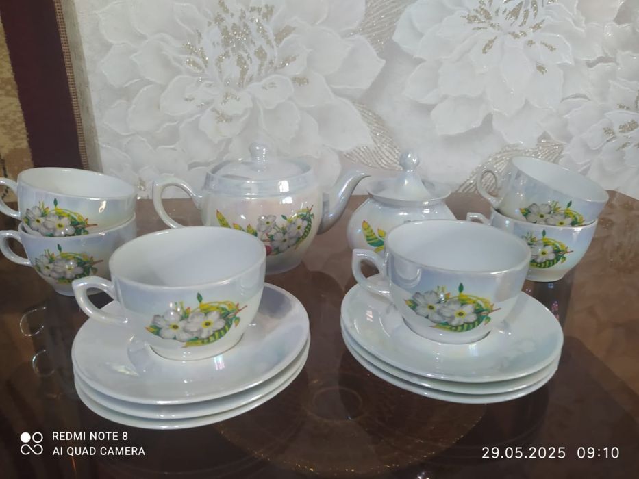 Продам новый чайный сервиз и новые красивейшие салатницы.