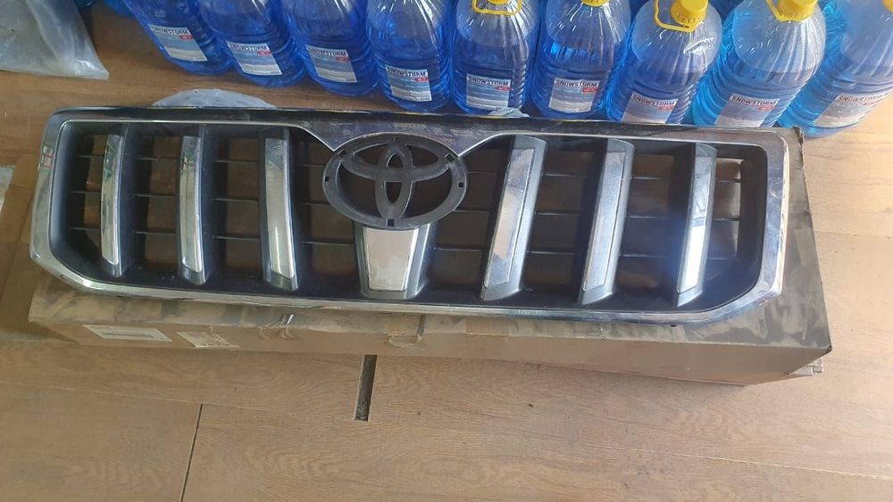 Решётка радиатора Toyota Land Cruiser LC 120 Prado 120