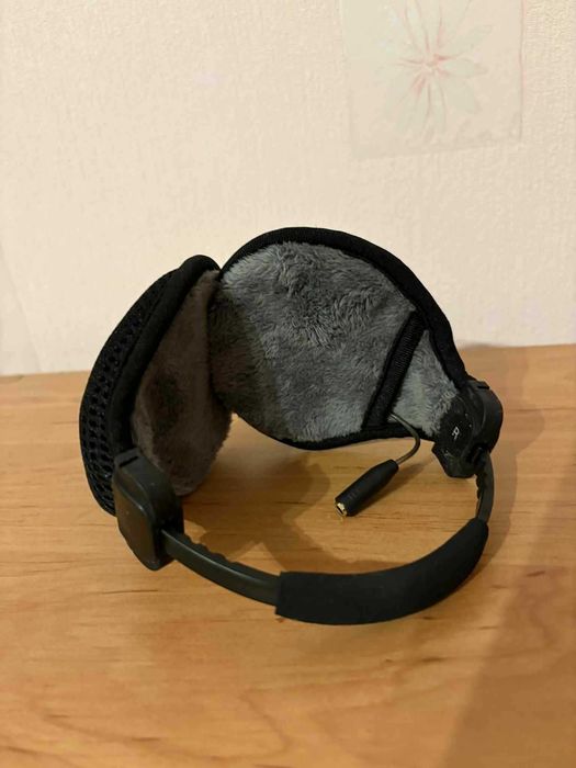 Стерео слушалки с нагреватели за уши