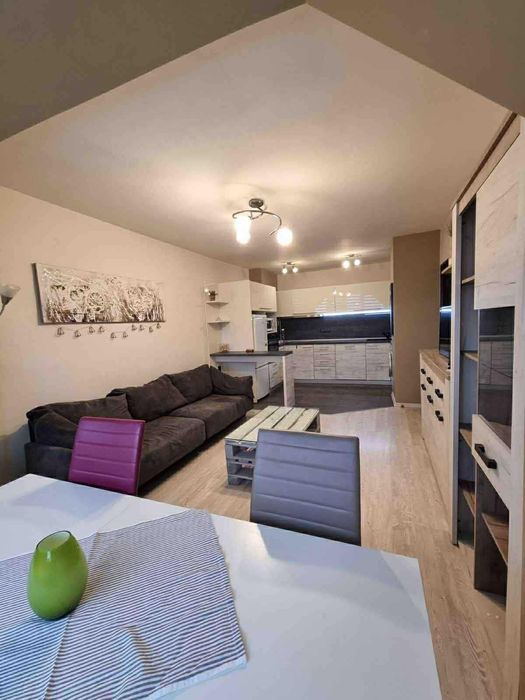 Дава се под наем Двустаен апартамент в Варна, Спортна зала - 67 кв.м за 562 € - Снимка #1