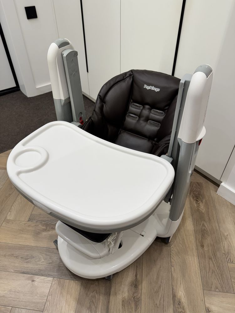 Стульчик для кормления Peg Perego Tatamia Follow Me