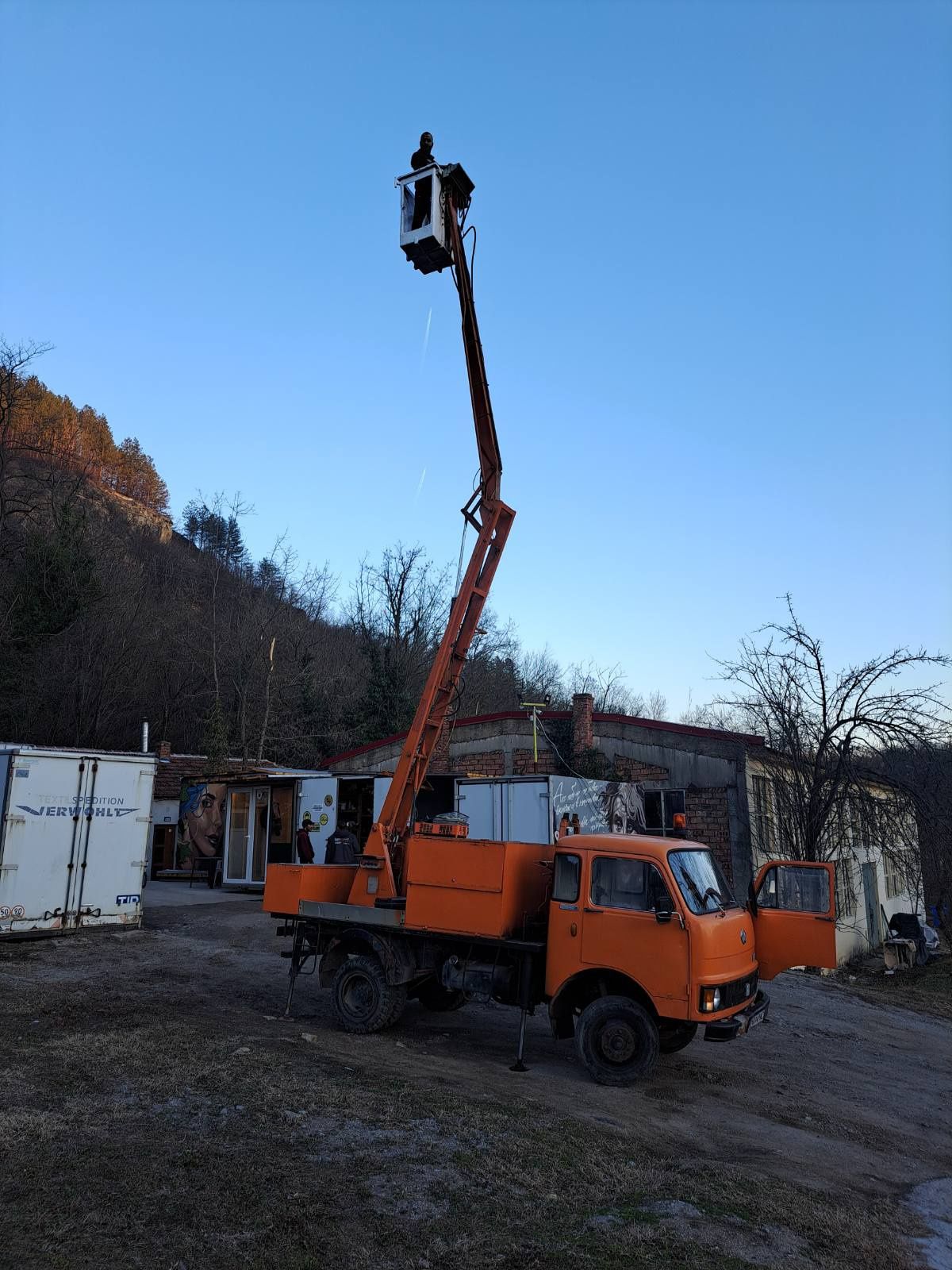 Автовишка 12м. (с оператор) под наем