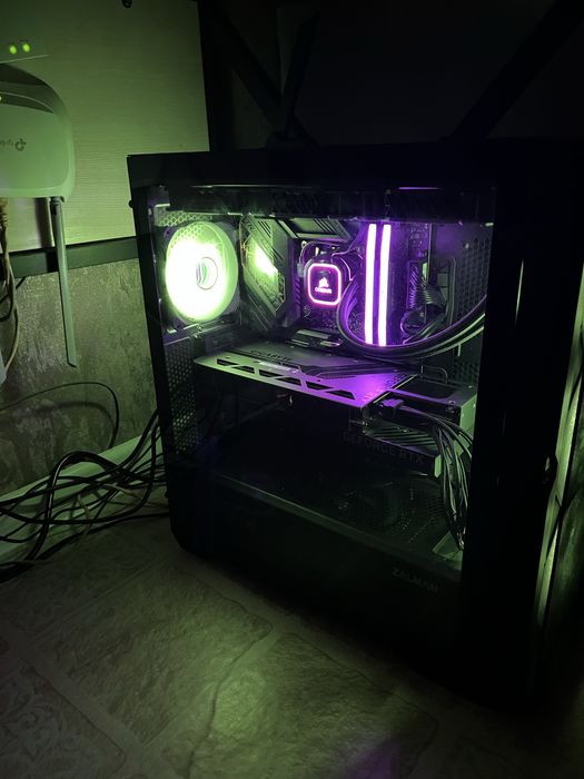Продаю своего маленького монстрика. Rtx 4080s 13700k 32gb 6400