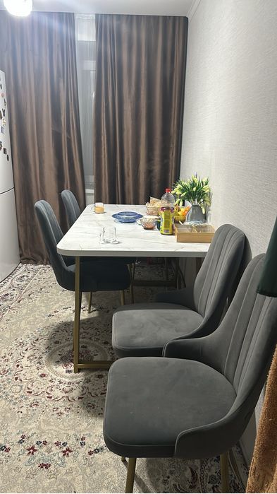 Стол со стульями