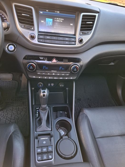 Vând Hyundai Tucson 2.0 CRDI 4WD 6AT LUXURY PACK+