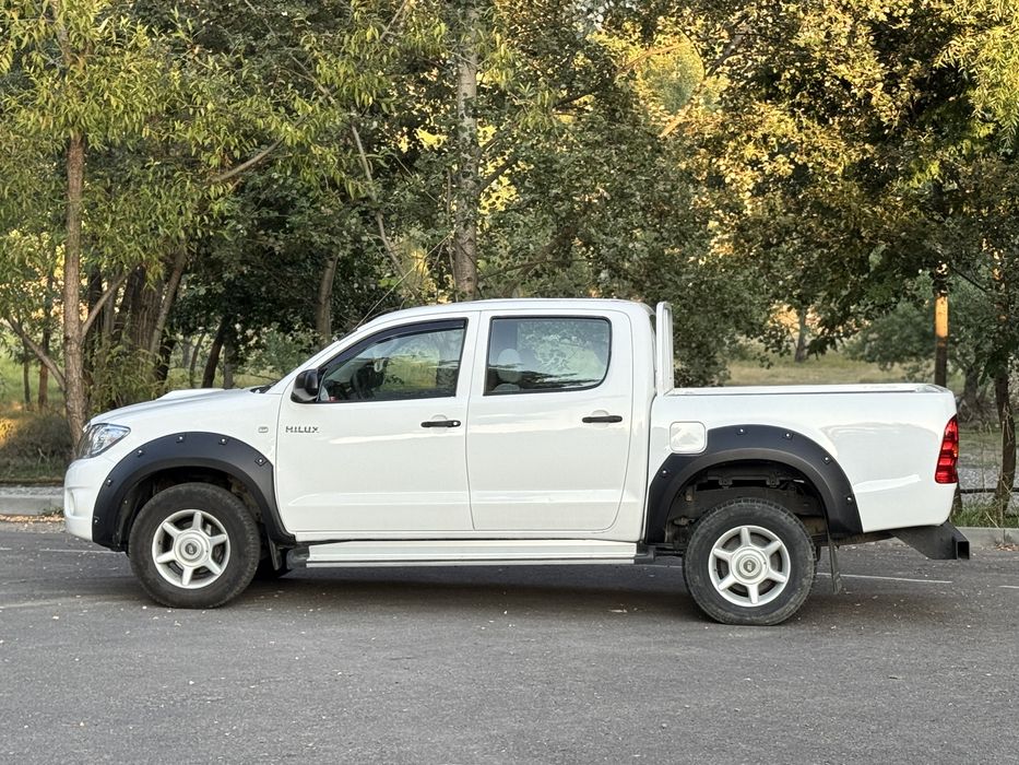 Toyota Hilux 2.5 D-4D – DOAR 66.000km REALI – STARE CA NOUĂ!