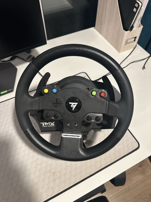Volan gaming Thrustmaster TMX Pro cu 3 pedale - force feedback