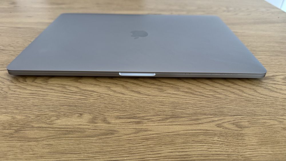 Apple MacBook Pro A1707 | 15” | i7 | 1TB | 16GB