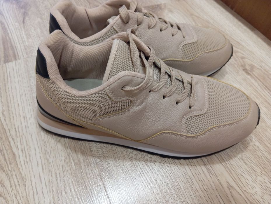 Дамски маратонки бежови