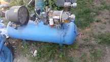 Vând compresor 200l