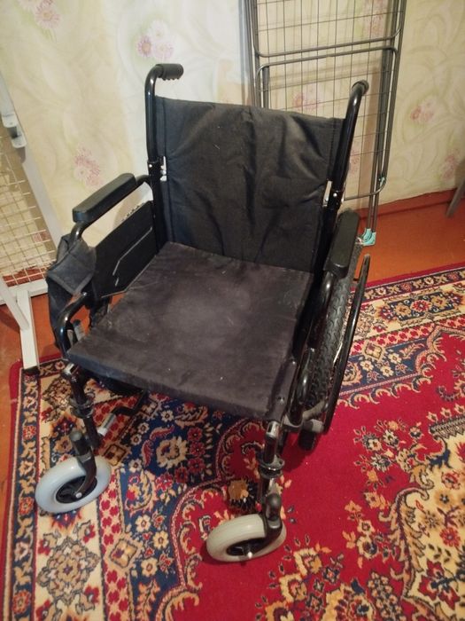Продам инвалидную коляску