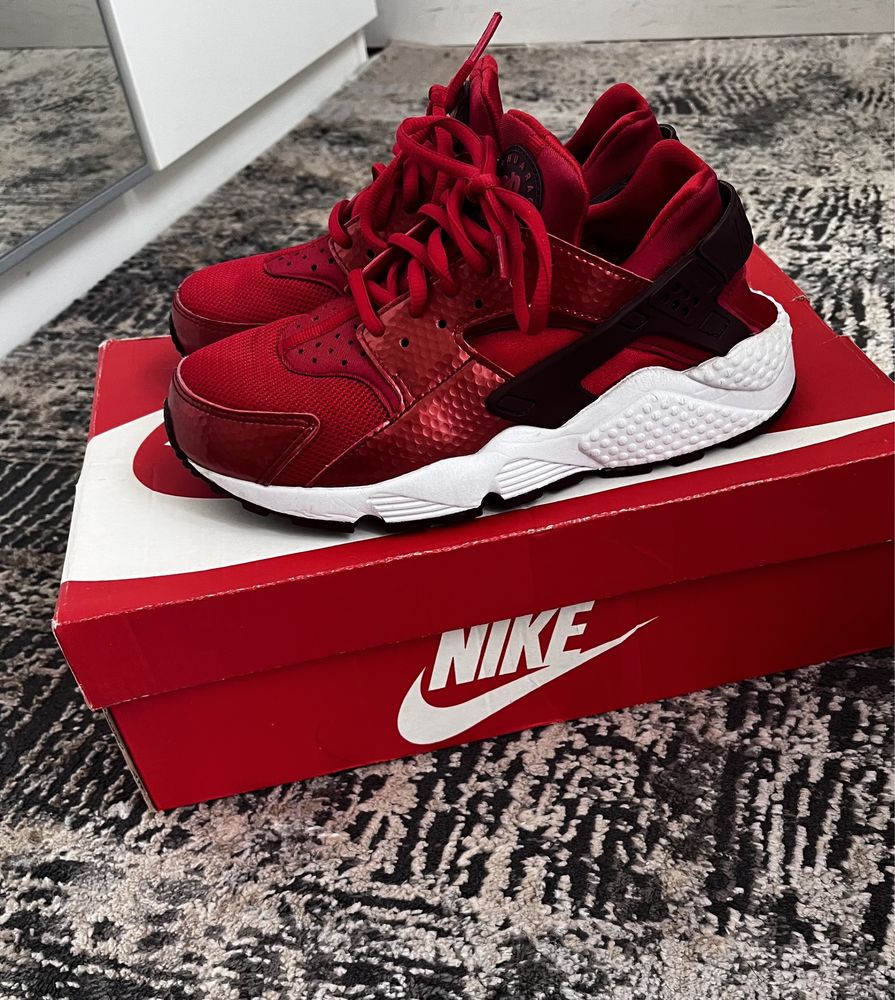 Дамски маратонки Nike Air Huarache