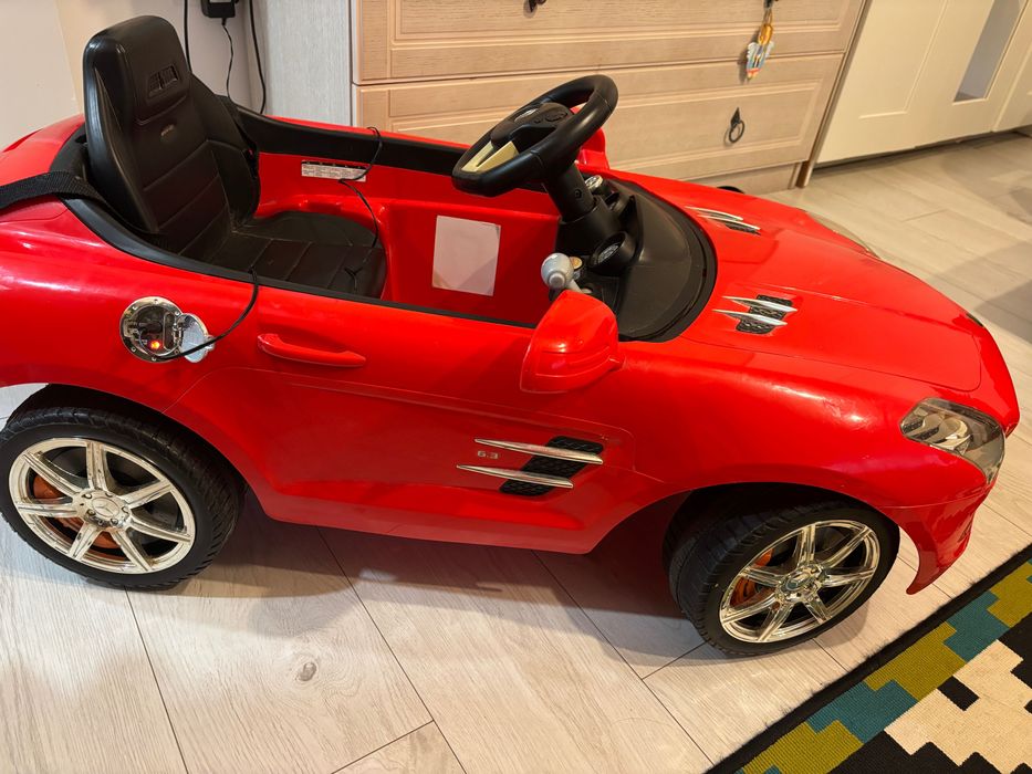 Mașinuța electrică Mercedes benz electrică