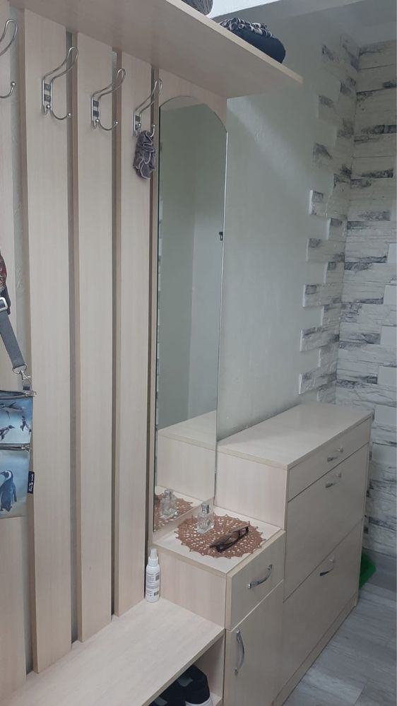 Продам шкаф и тумбу для прихожей