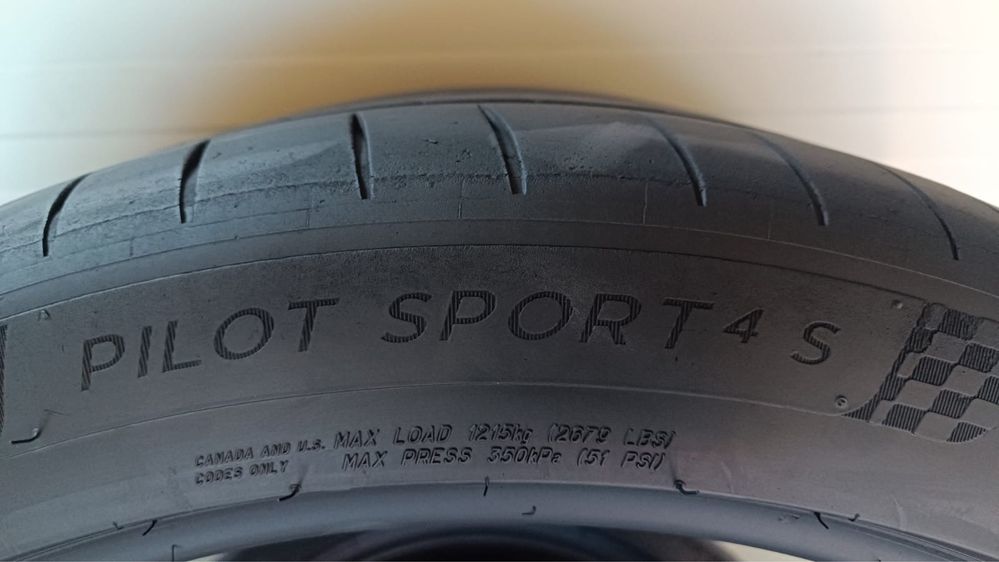 2бр летни гуми 325/35/ZR23/Michelin pilot sport4s/dot2622/5.5мм грайфе