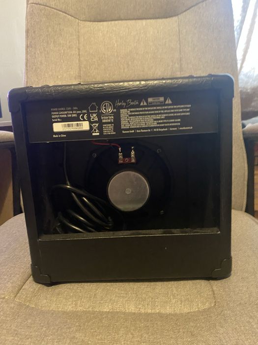 Vând amplificator pt chitara electrică